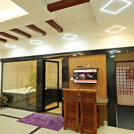 Krishnakripa Premium Residency Hotel Kochi ภายนอก รูปภาพ