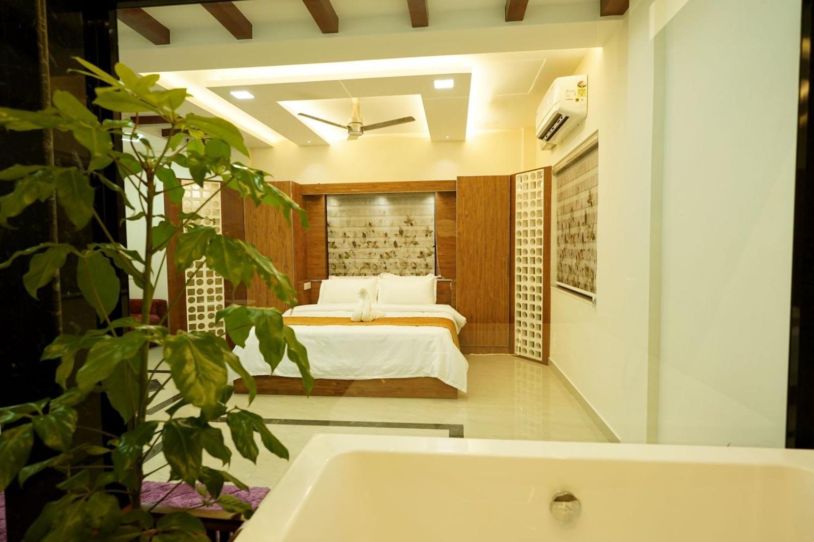 Krishnakripa Premium Residency Hotel Kochi ภายนอก รูปภาพ