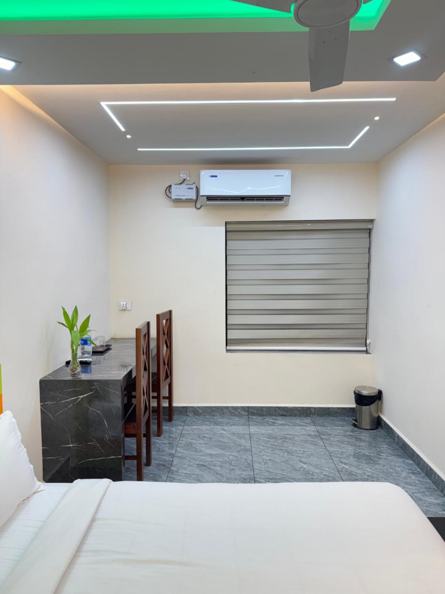 Krishnakripa Premium Residency Hotel Kochi ภายนอก รูปภาพ