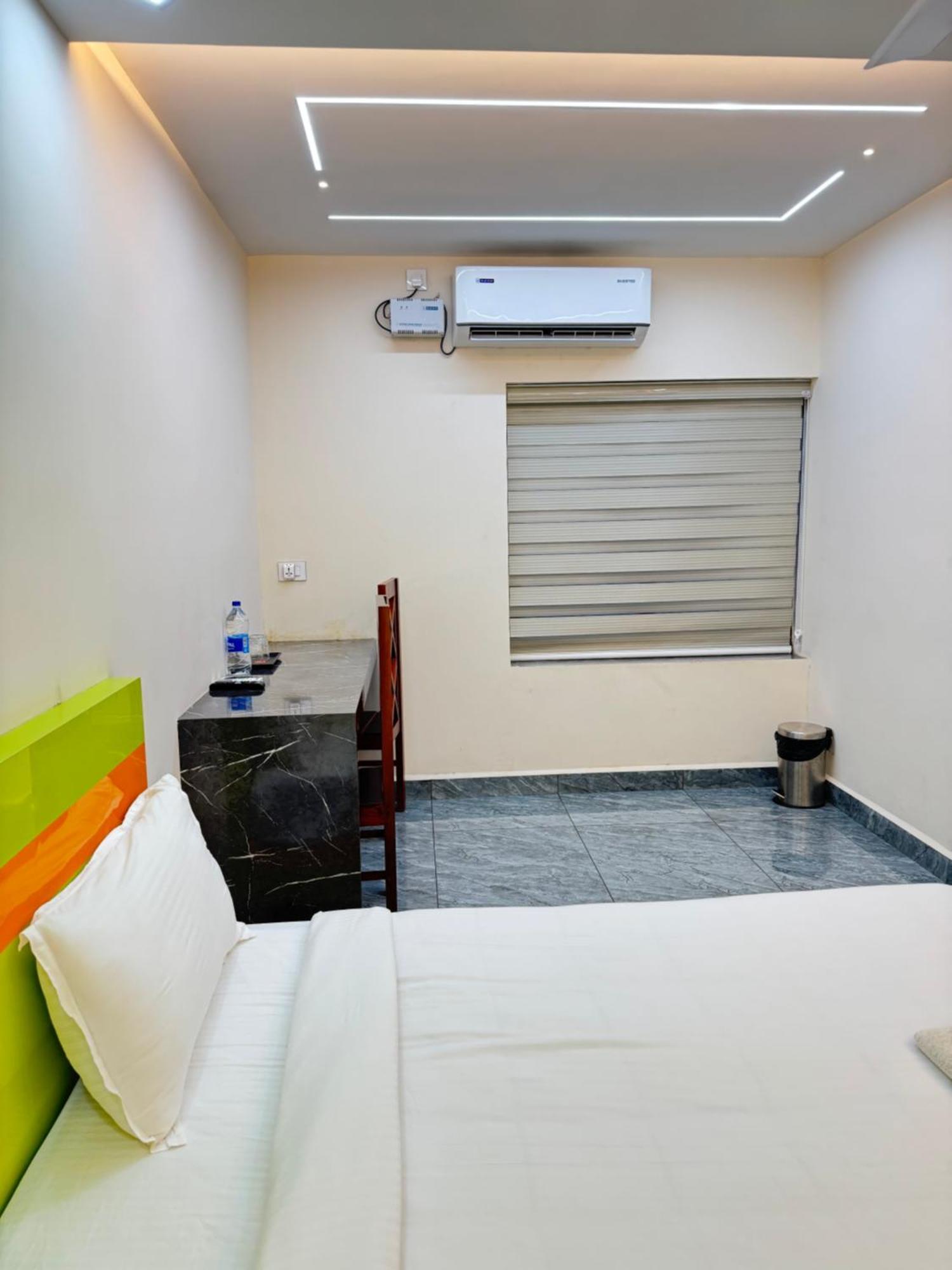 Krishnakripa Premium Residency Hotel Kochi ภายนอก รูปภาพ