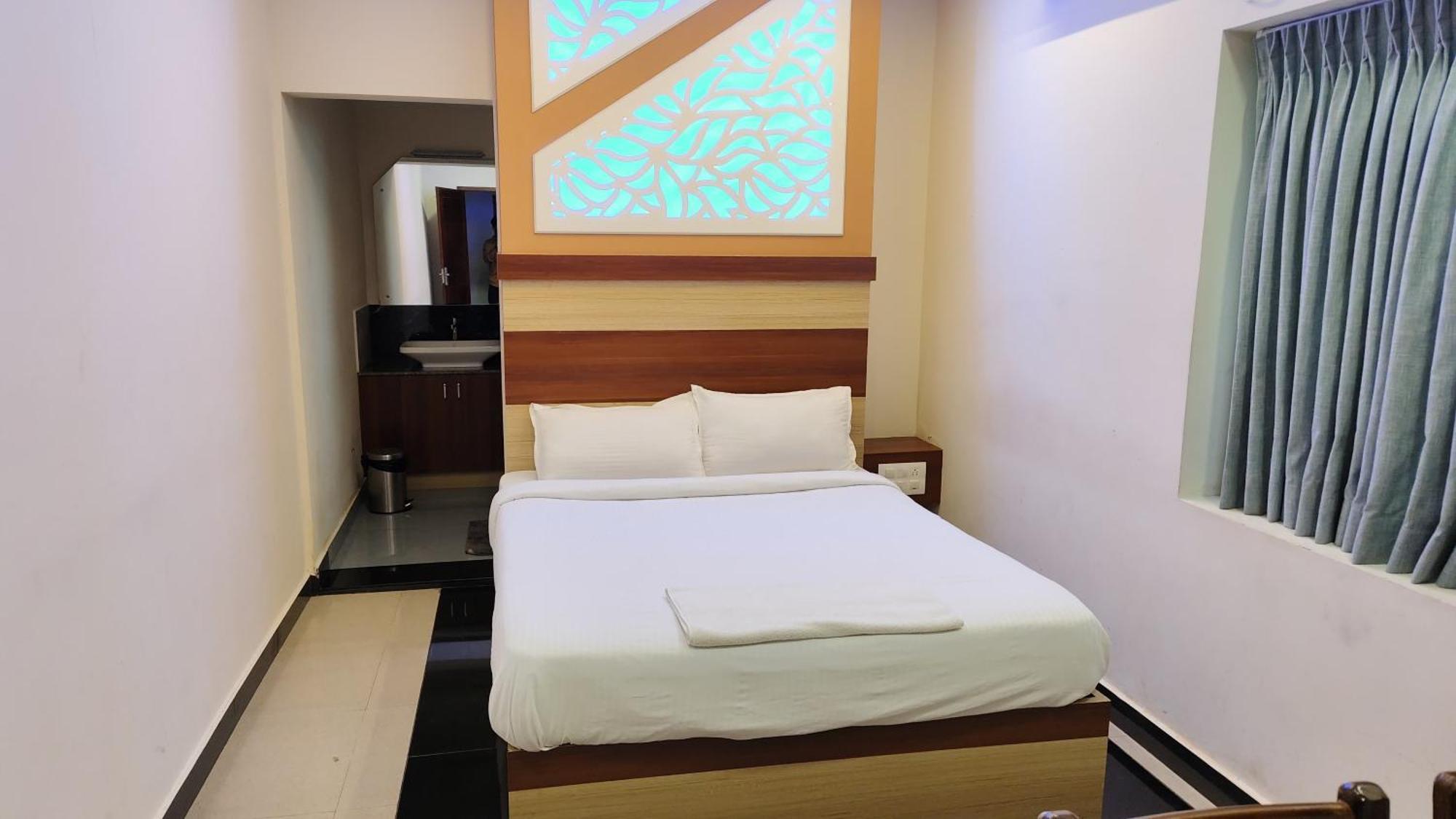 Krishnakripa Premium Residency Hotel Kochi ภายนอก รูปภาพ